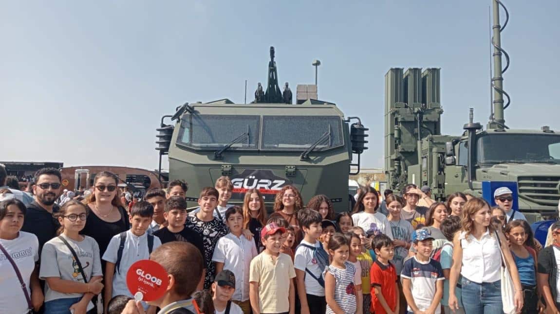 Okulumuz öğrencileri ve öğretmenleri İzmir'de düzenlenen Havacılık ,Uzay ve Teknoloji Festivali olan TEKNOFEST2023'ü ziyaret ettiler.